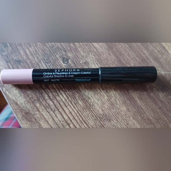 Sephora colorful shadow and liner waterproof matte- khaki - Picture 2 of 3